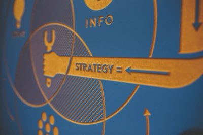 Estratégia Política: Guide sobre a fusão entre mídia e algoritmos