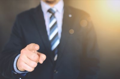 Potere e segretezza: come si sceglie un leader in contesti chiusi
