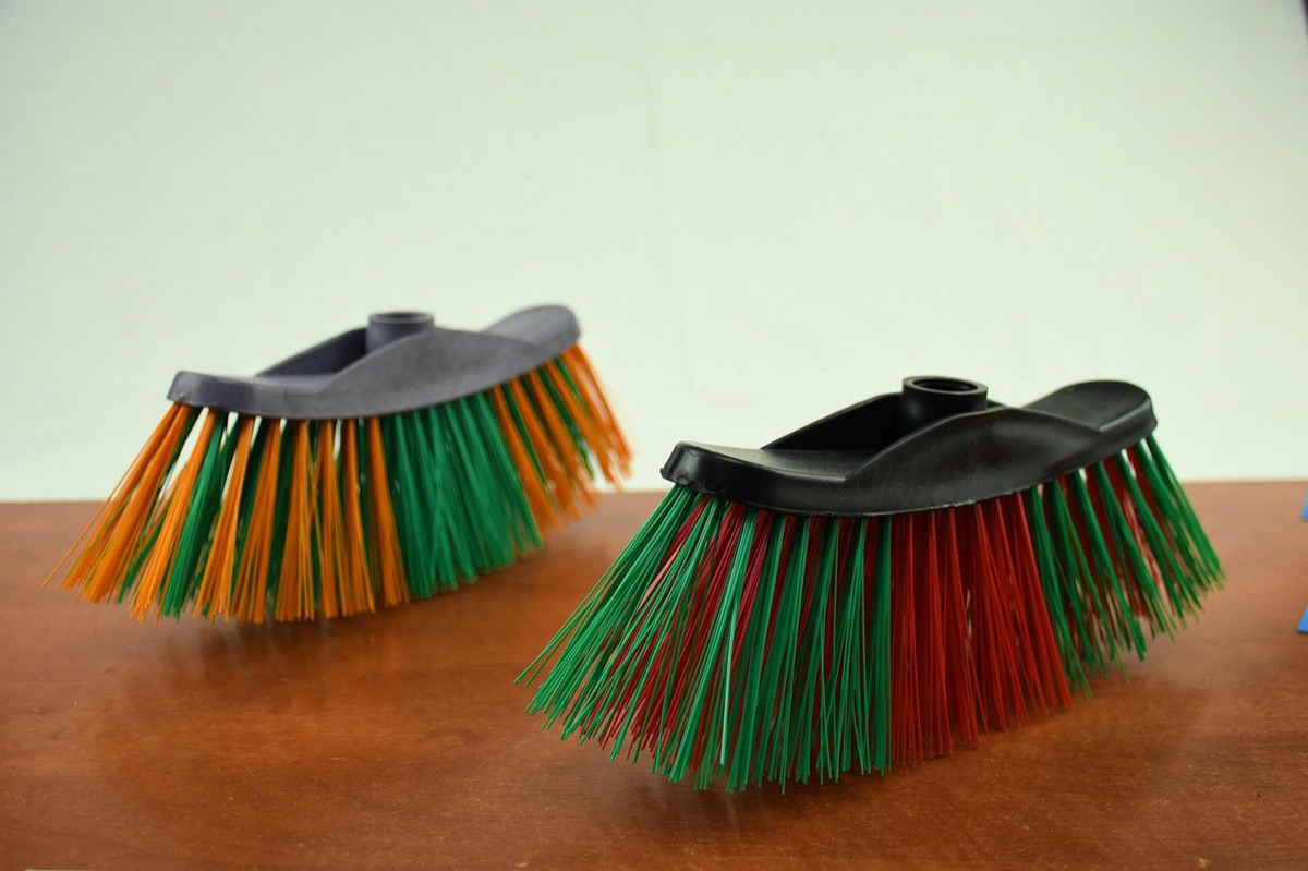 Wireless vacuum cleaner cleaning hardwood floor