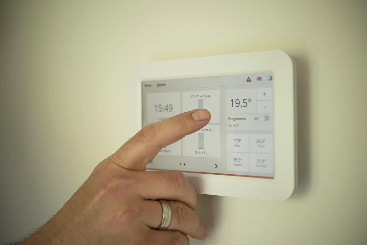 Ecran lumineux d'un frigo intelligent